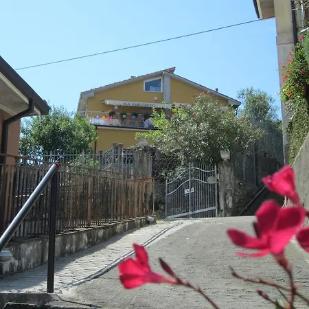 Mare E Monti Bed and Breakfast Λα Σπέτσια
