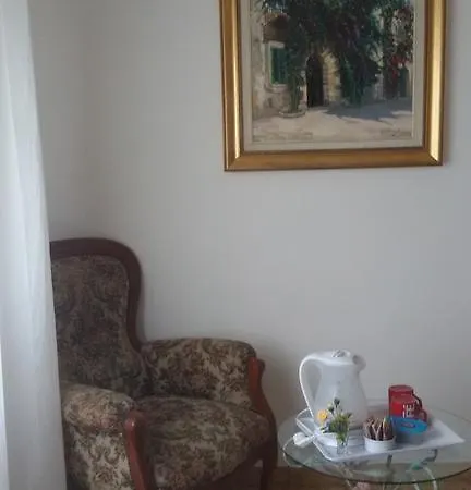 לינה וארוחת בוקר Mare E Monti 3*